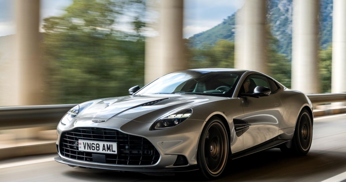 Aston Martin Vanquish lembrou | Carexpert