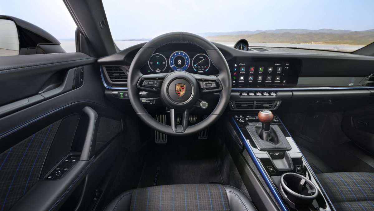 A Porsche está procurando maneiras de construir mais 911s manuais