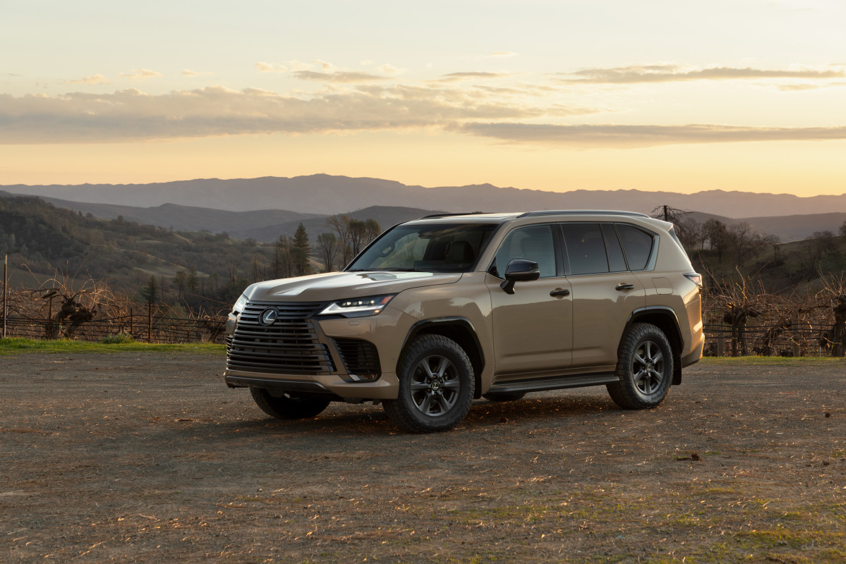 2026 Lexus LX SUV principal é mais caro, recebe uma nova opção esportiva