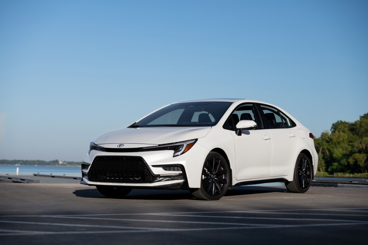 2026 TOYOTA COROLLA TRIM COMPRO: BASE VS. Principal XSE