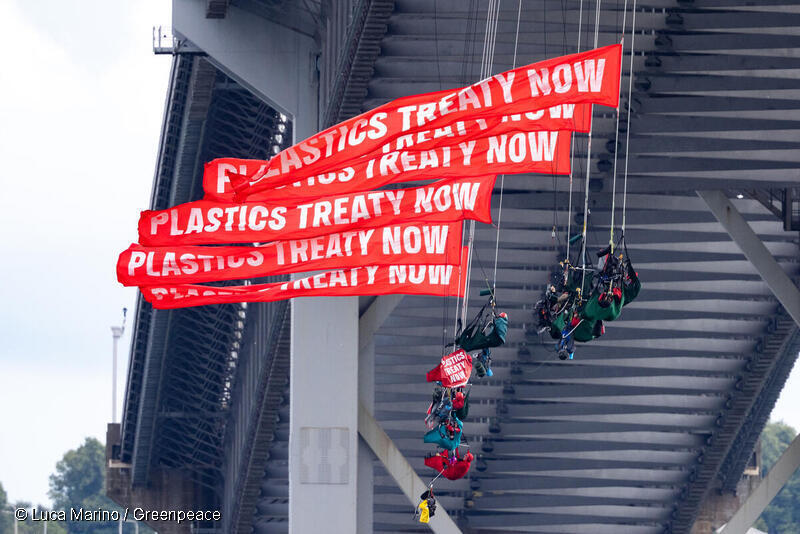 As últimas negociações de tratados de plásticos globais foram decepcionantes, mas, assim como o plástico, o Greenpeace não vai a lugar nenhum.