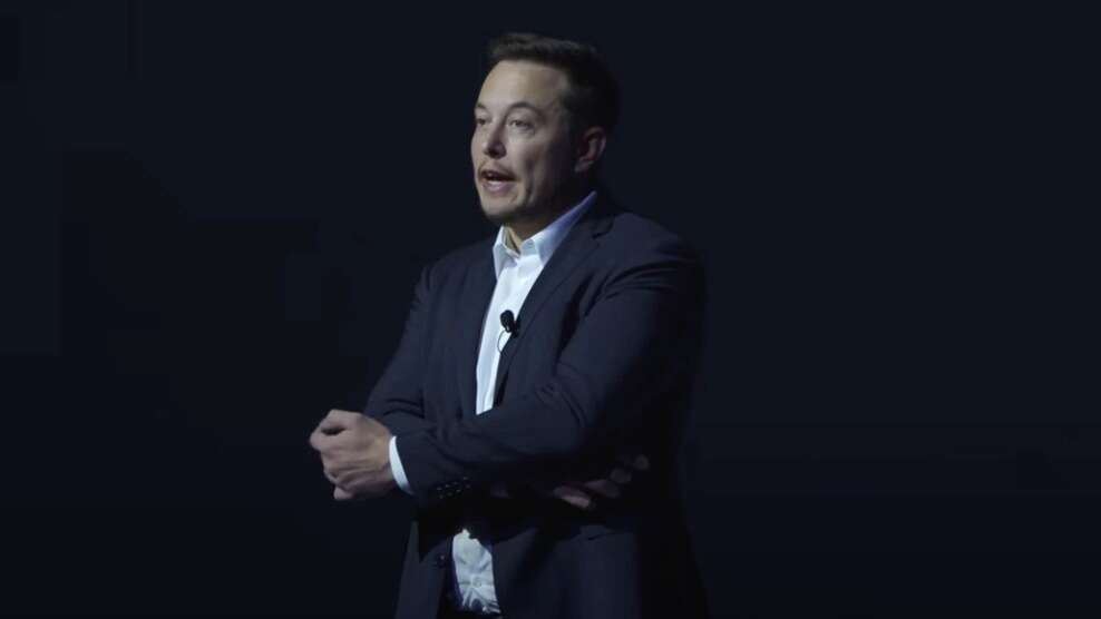 O papa diz que está preocupado com o quanto CEOs de dinheiro como Elon Musk faz