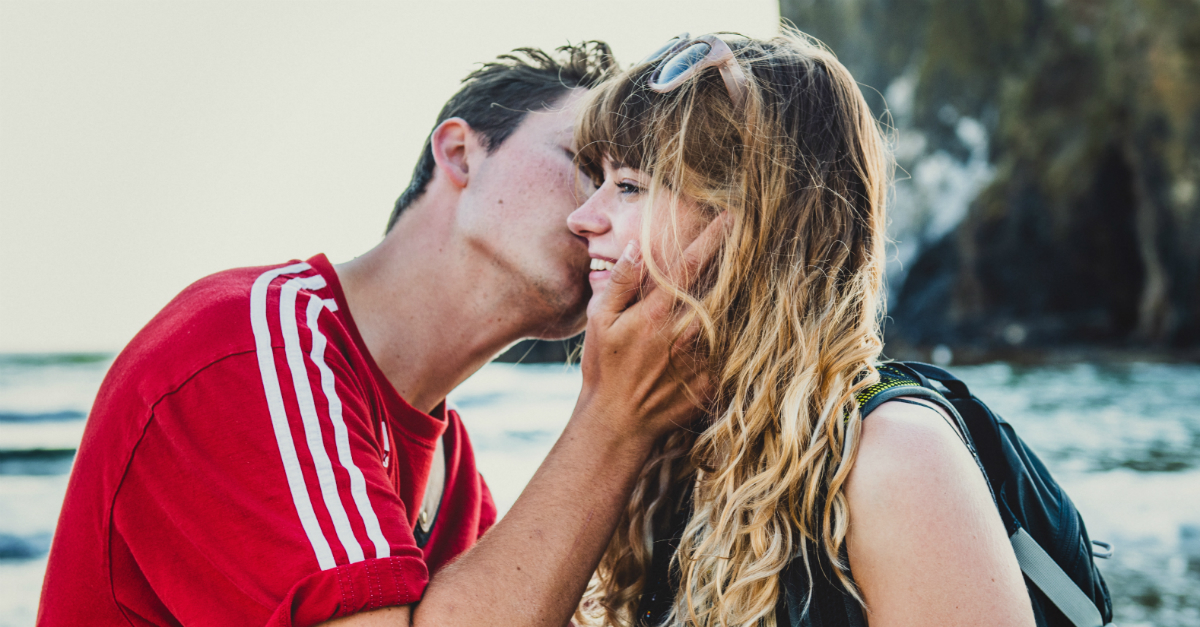 3 coisas a nos perguntar ao monitorar quem nosso adolescente está namorando