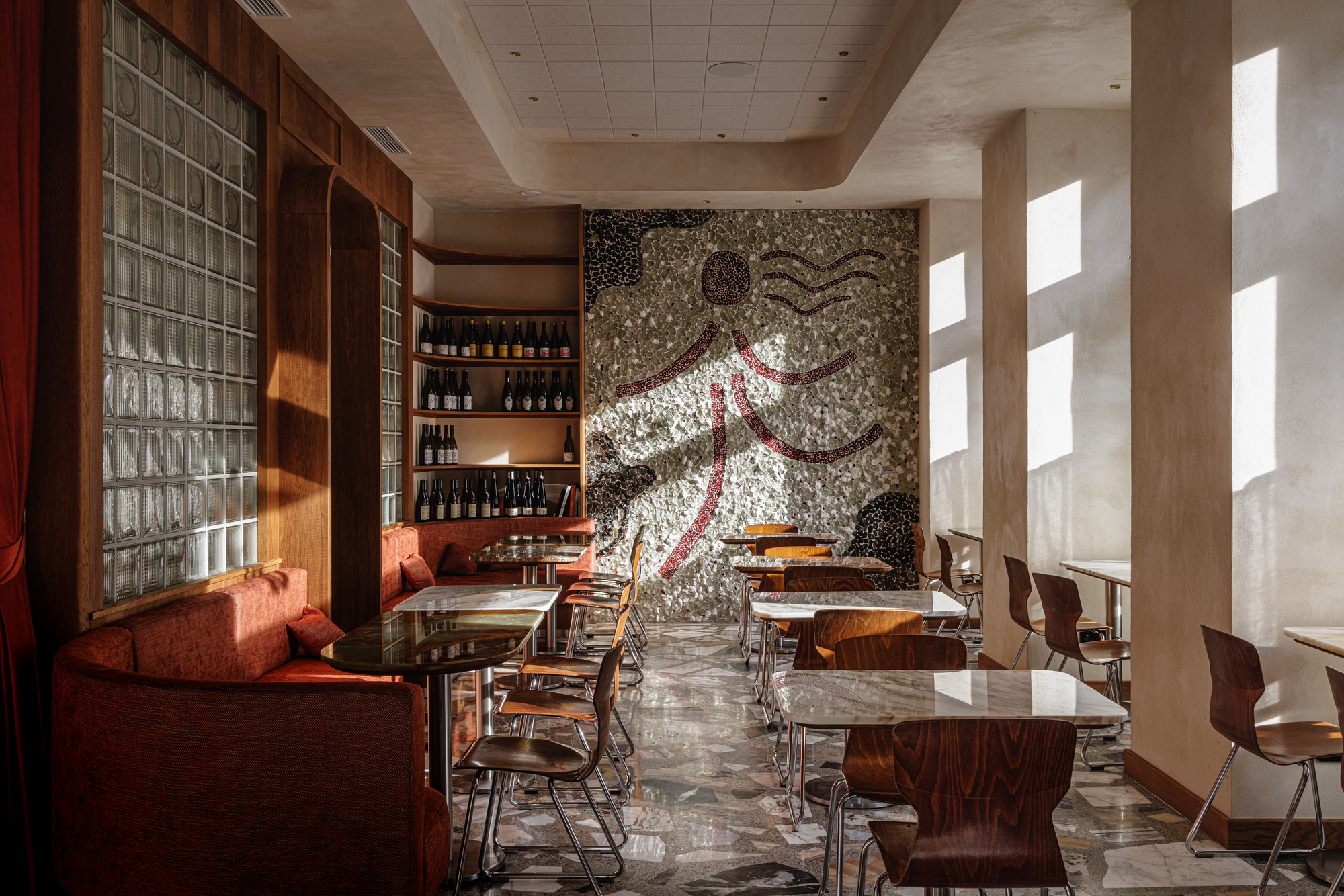 Barbara Bar and Restaurant / 89 graus