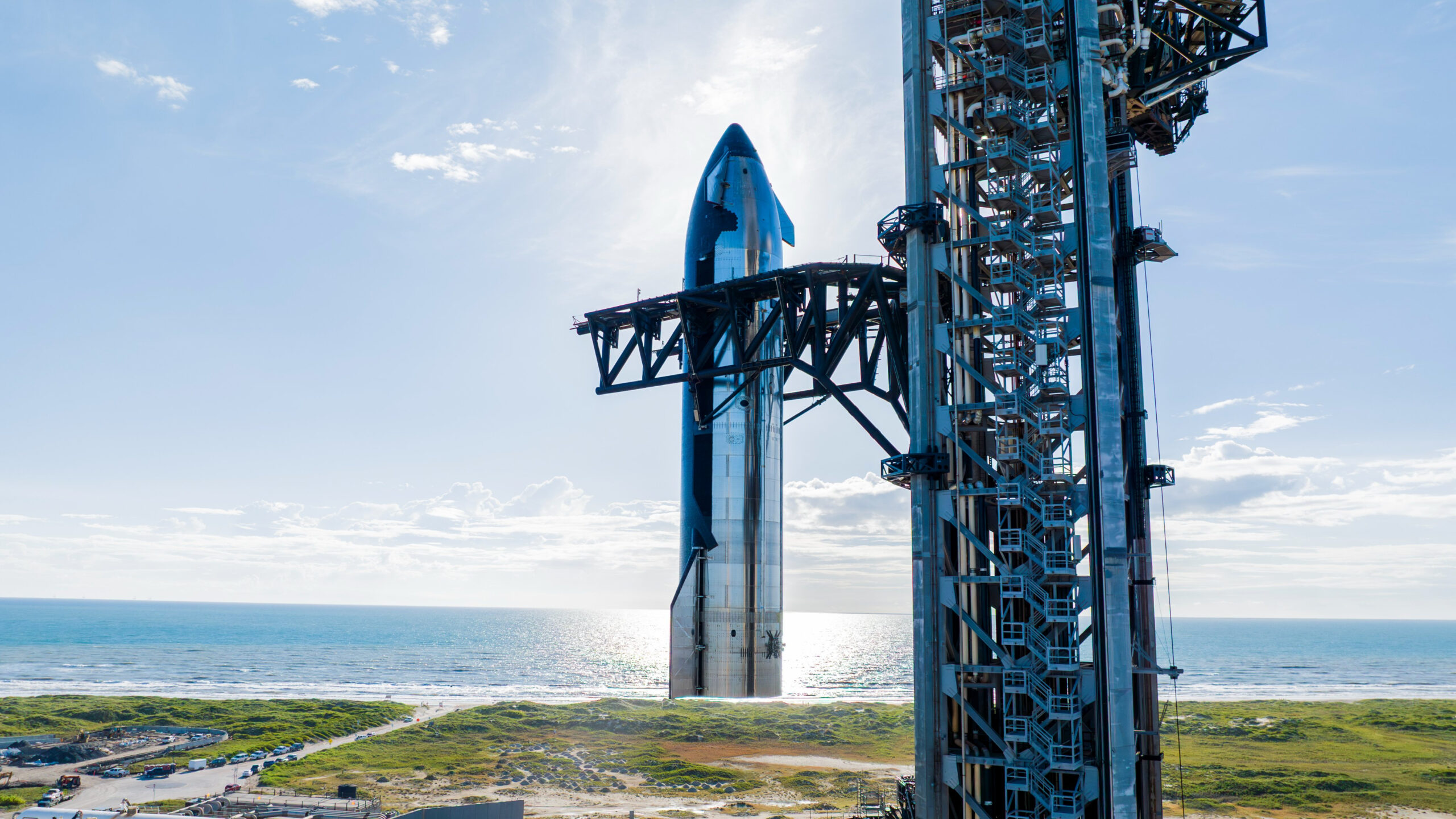 O SpaceX move a próxima espaçonaves de naves estelares para lançar o bloco para testar (fotos)