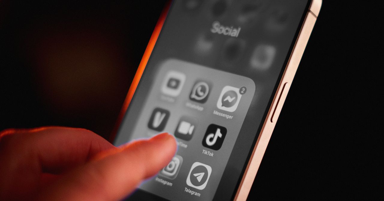 Diminuir as distrações colocando seu iPhone em escala de cinza quando você estiver em casa