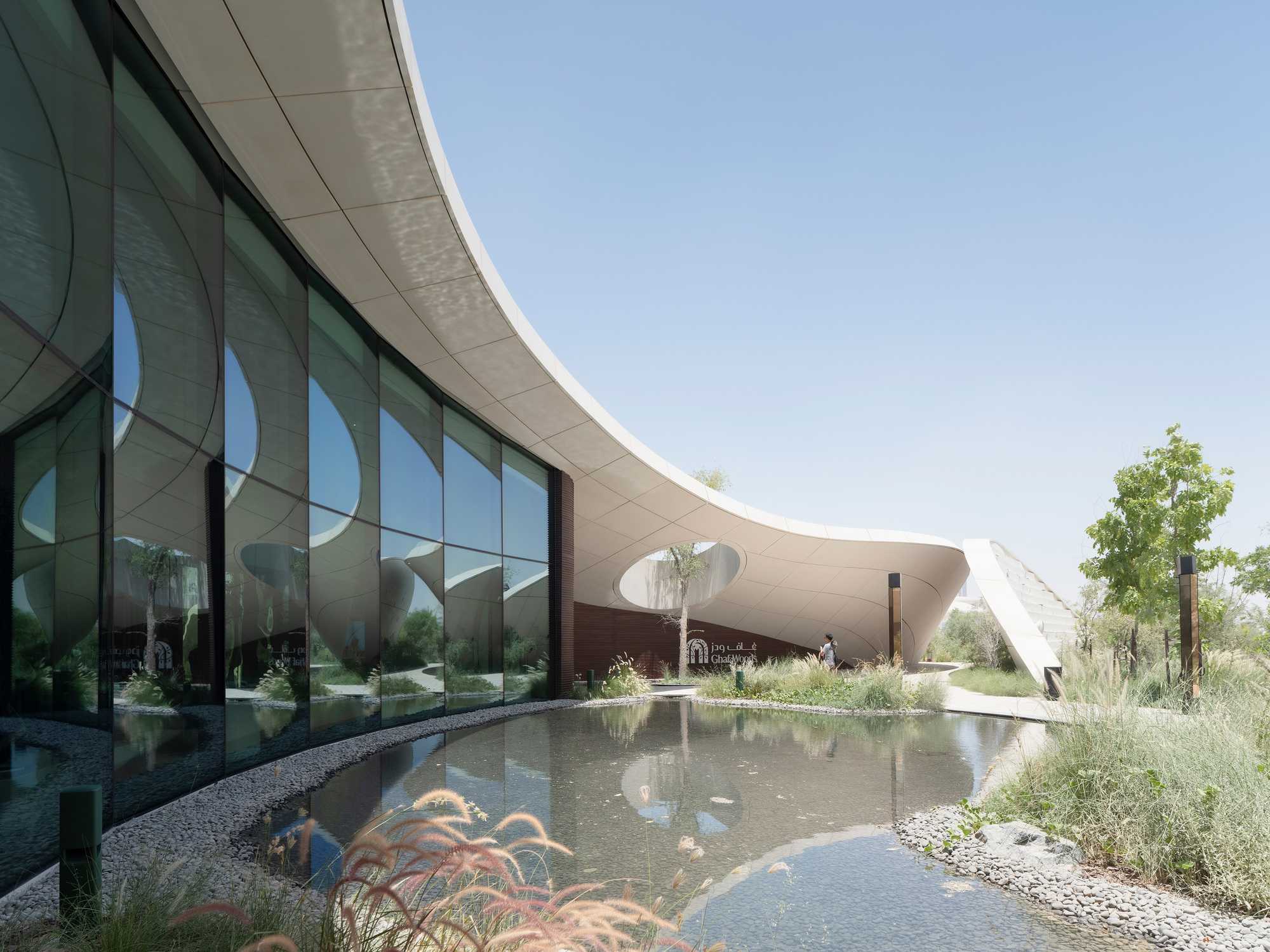 Ghaf Woods Experience Center / AoE + Studioi