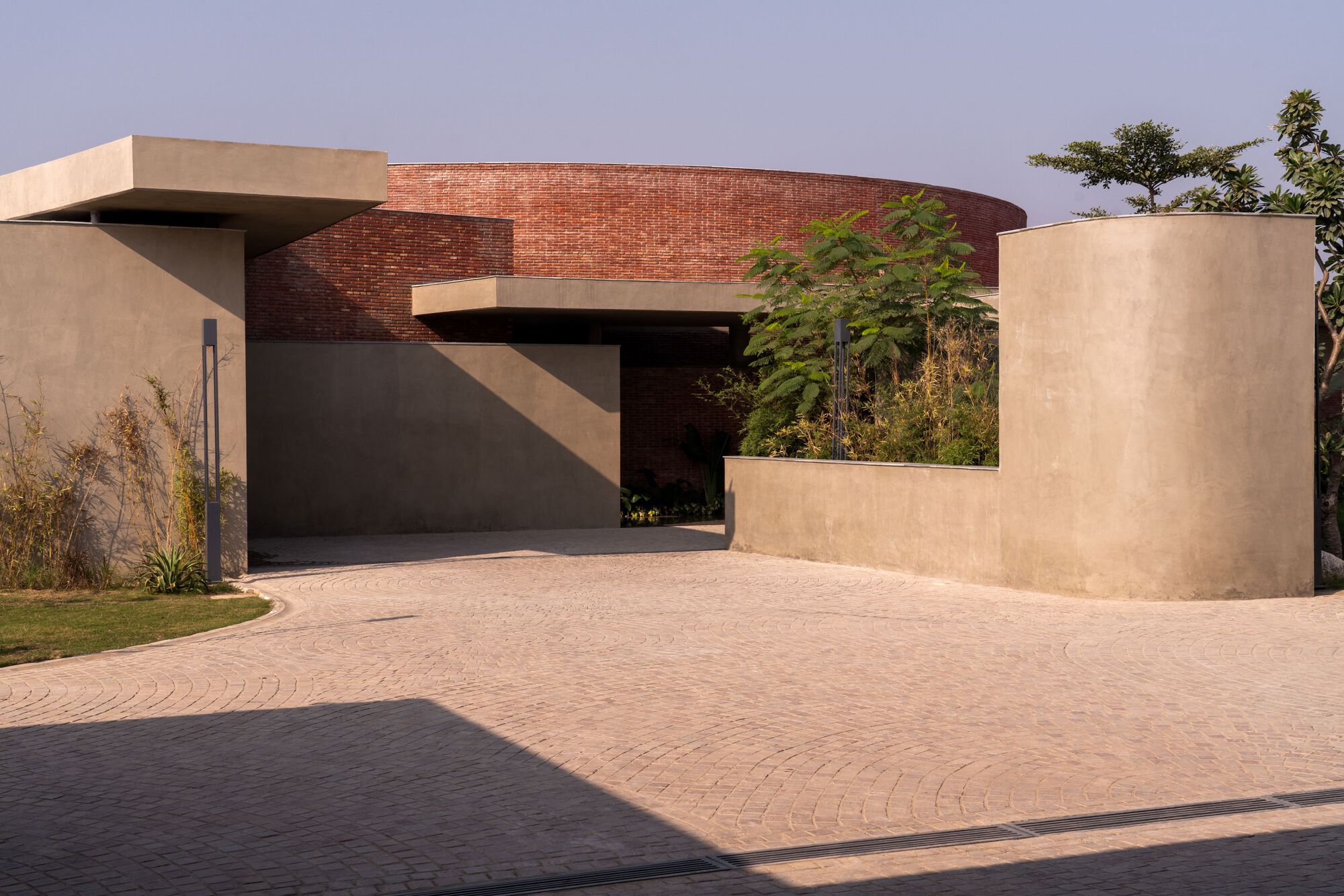 O Santum House / Renesa Architecture Design Interiors Studio