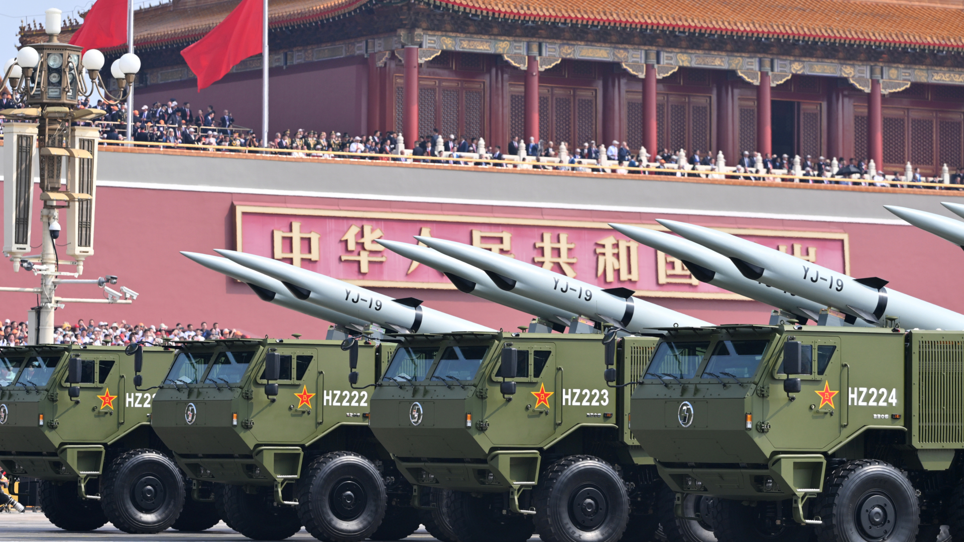 A China mostra mísseis hipersônicos avançados, ICBMs e drones em desfile militar (fotos)