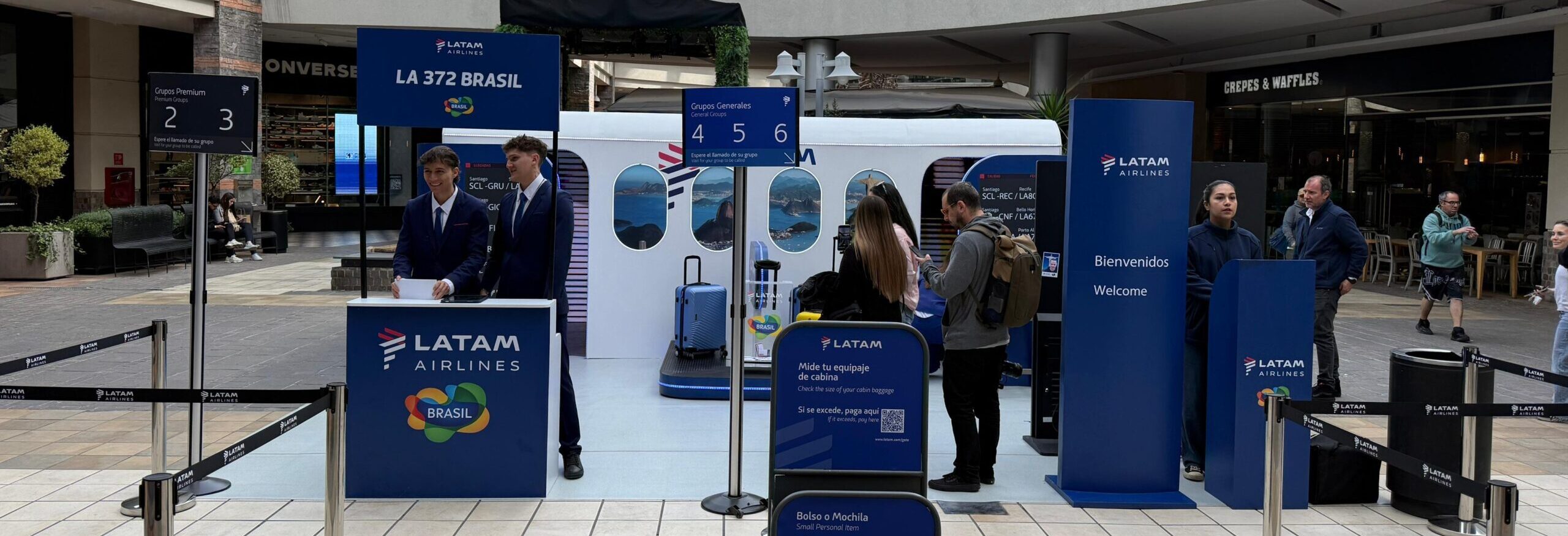 LATAM e Embratur levam destinos nacionais a shopping em Santiago, Chile, para atrair turistas internacionais para o Brasil