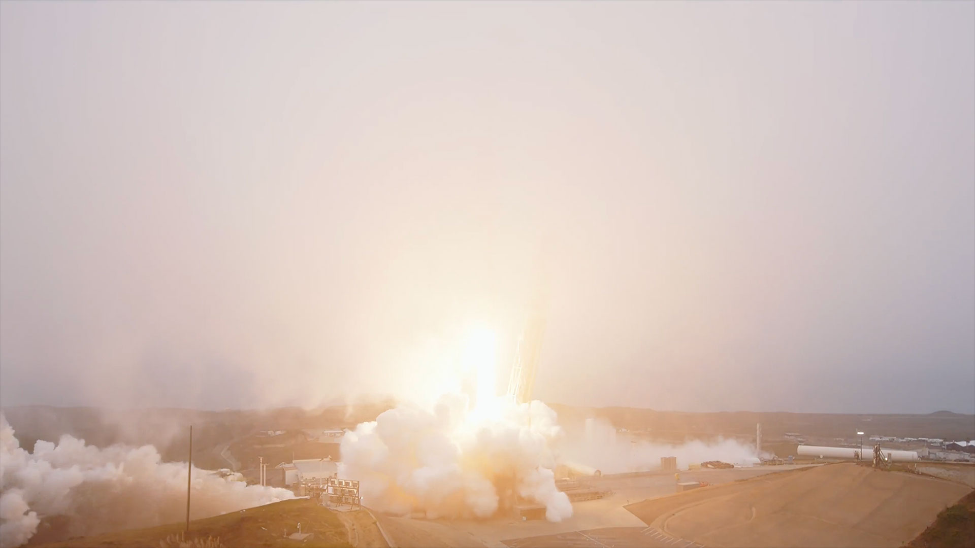 SpaceX lança 24 satélites Starlink da Califórnia