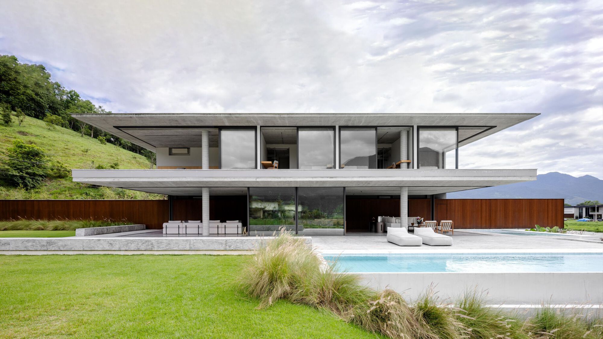 One-Wall House / Gabriela Casagrande arquitetura + Suna Arquitetura
