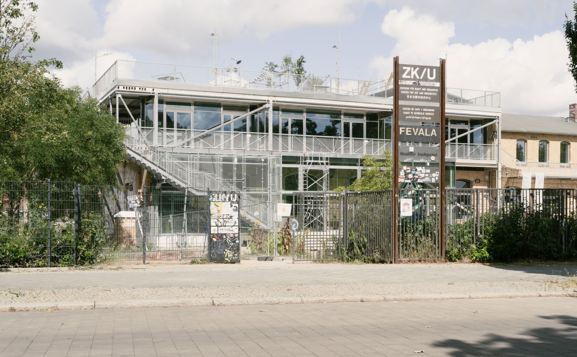 Center for Art and Urbanistics / Peter Grundmann Architects