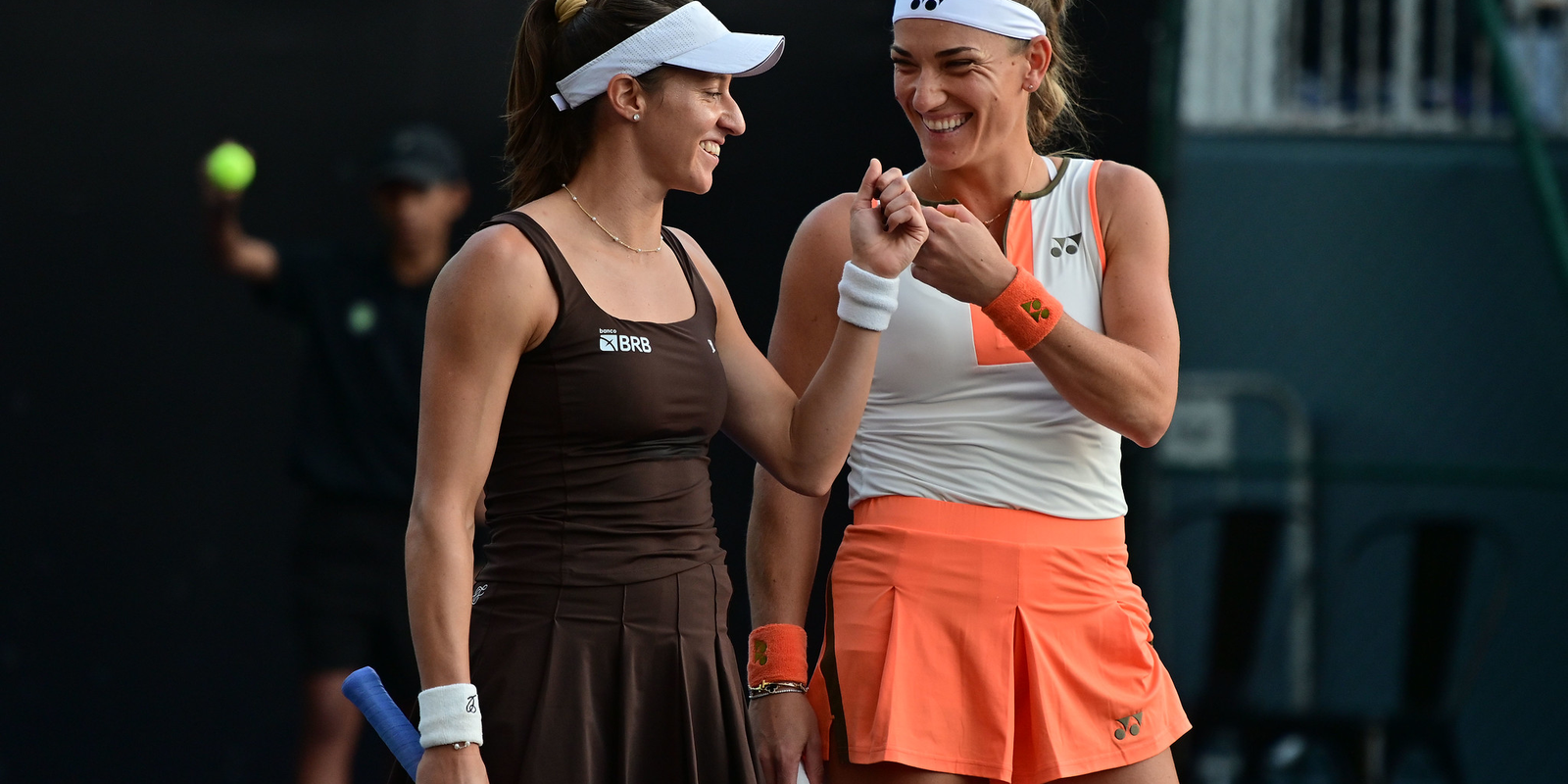 SP Open: Luisa Stefani e Timea Babos vencem em estreia das duplas