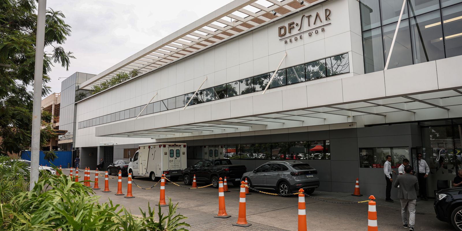 Bolsonaro recebe alta hospitalar; laudo aponta câncer de pele