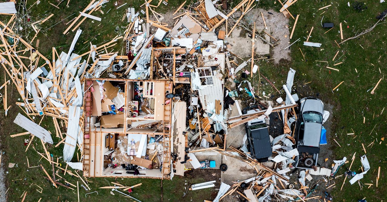 Especuladores imobiliários estão entrando para comprar casas atingidas por desastres