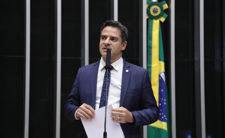 Câmara aprova projeto que criminaliza exercício ilegal da profissão de médico veterinário – Notícias