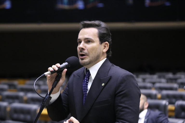 Comissão aprova projeto que cria títulos de crédito para financiar educação e inovação – Notícias