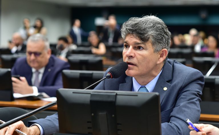 Comissão aprova acesso prioritário de pequenos criadores afetados por seca a programa da Conab – Notícias
