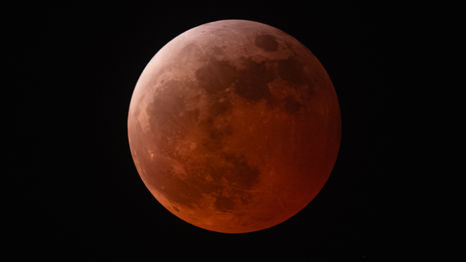 Uma semana até a lua de sangue, o Eclipse Lunar Total acende o céu de setembro.