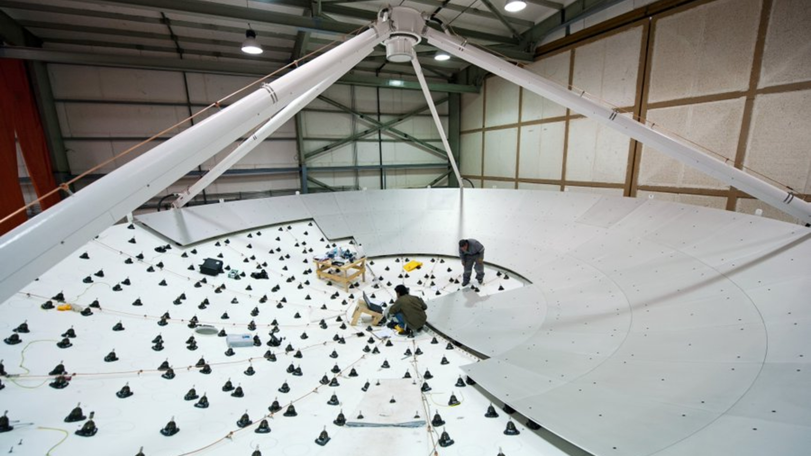 Trabalhando em uma foto de prato de telescópio de 39 pés do dia para 10 de setembro de 2025
