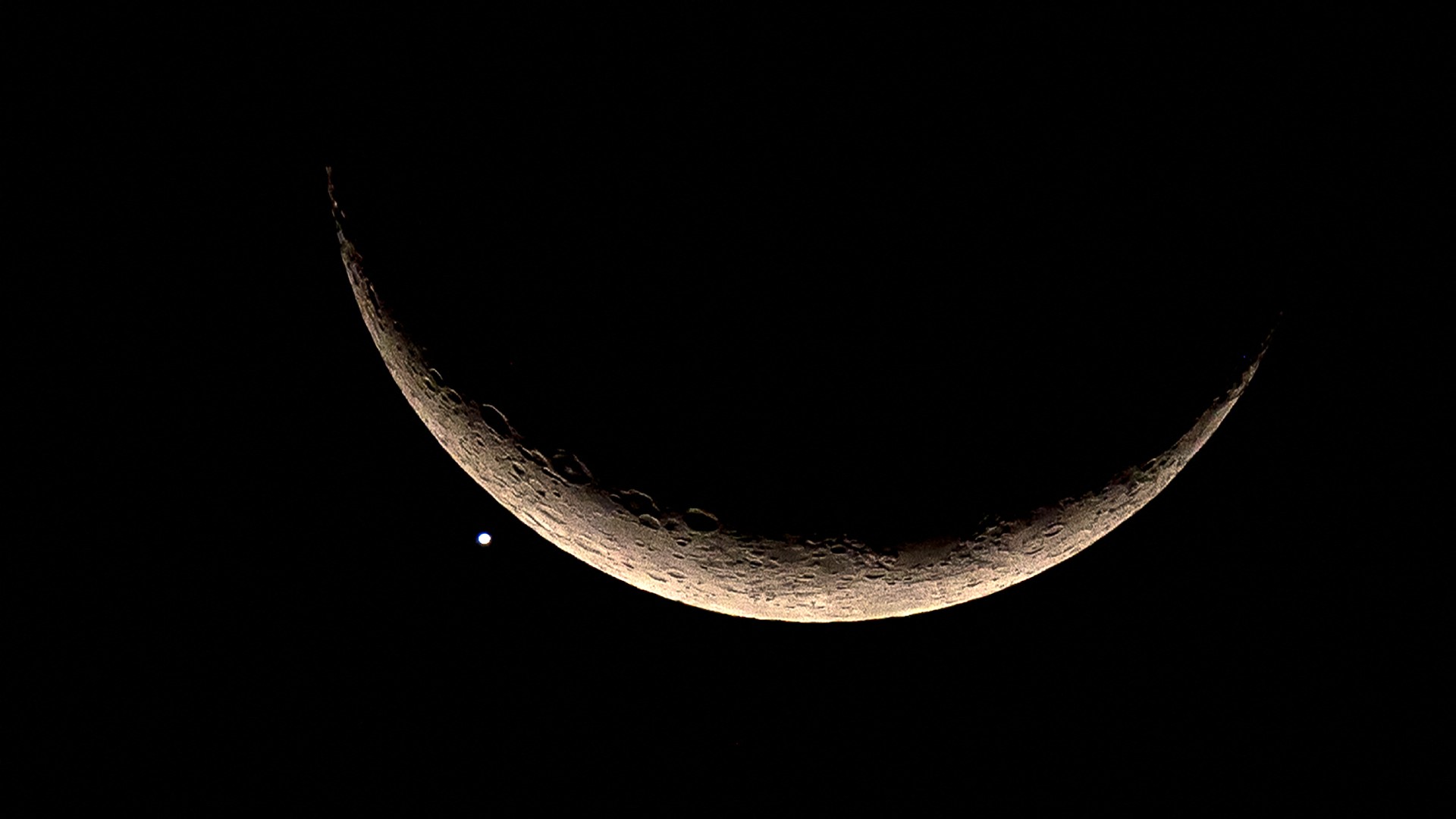Veja a Lua Crescente, voe com Vênus no céu antes down em 19 de setembro