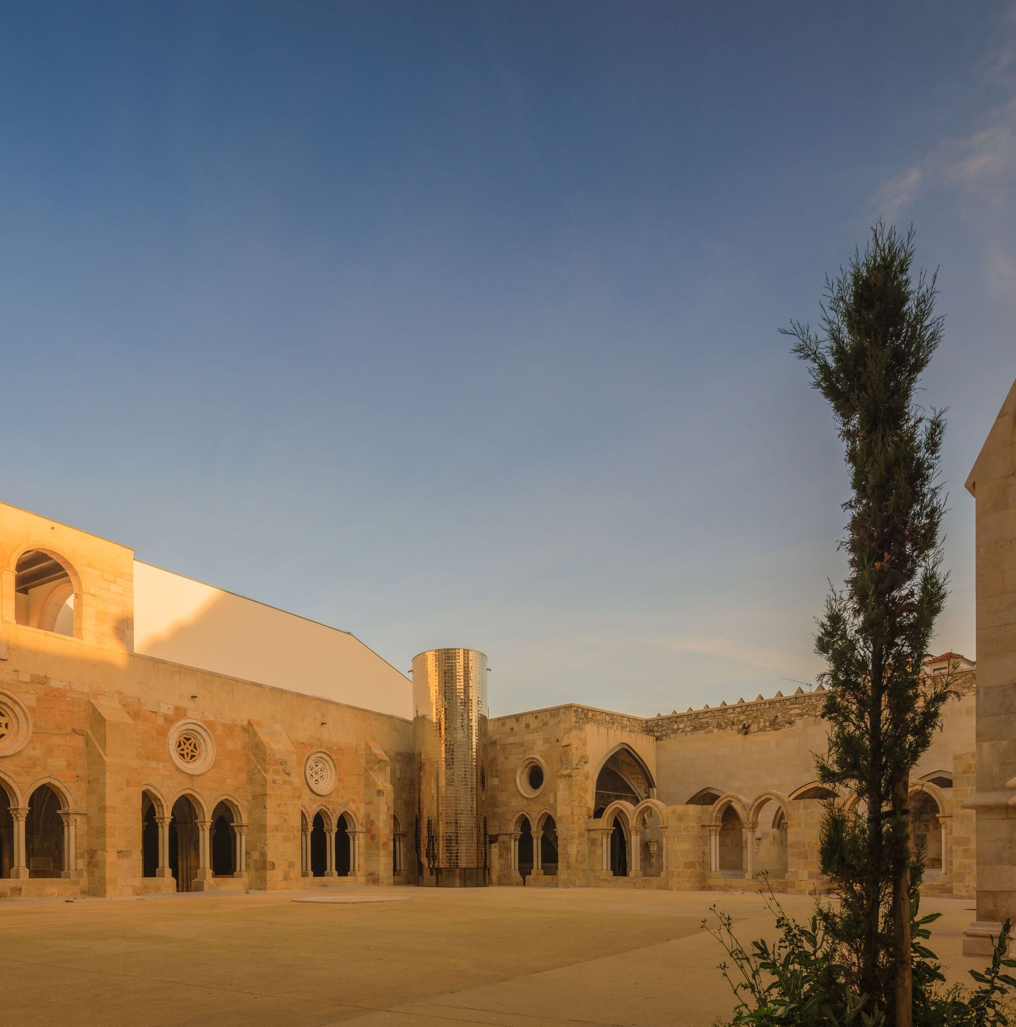 Restauração e aprimoramento da Catedral Patriarcal de Lisboa, Instalação do Centro Arqueológico e Restauração dos Claustros Superiores e Inferior / Adalberto Dias Arquitecto LDA
