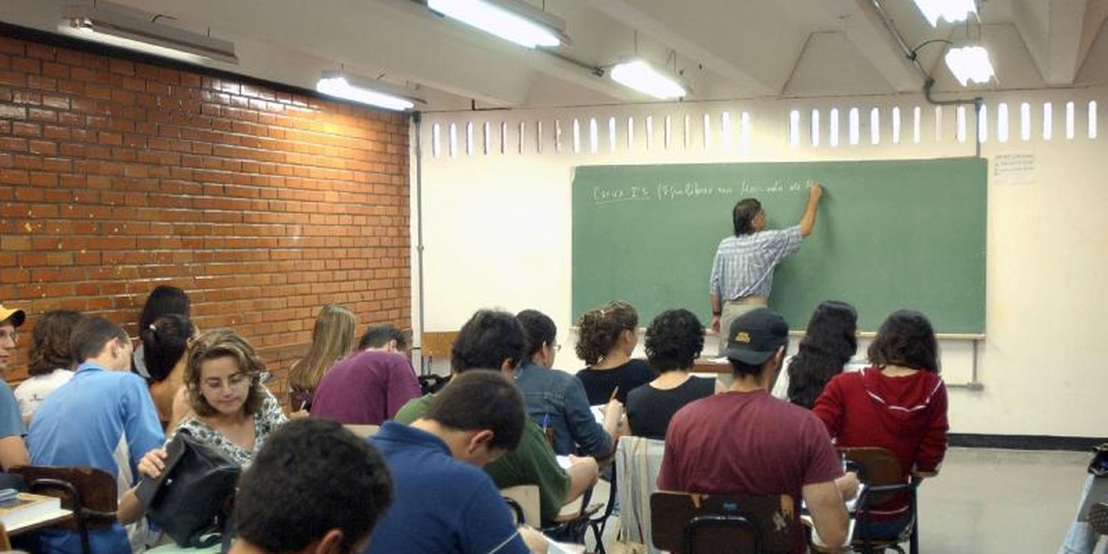 Ensino superior no Brasil pode mais que dobrar salário