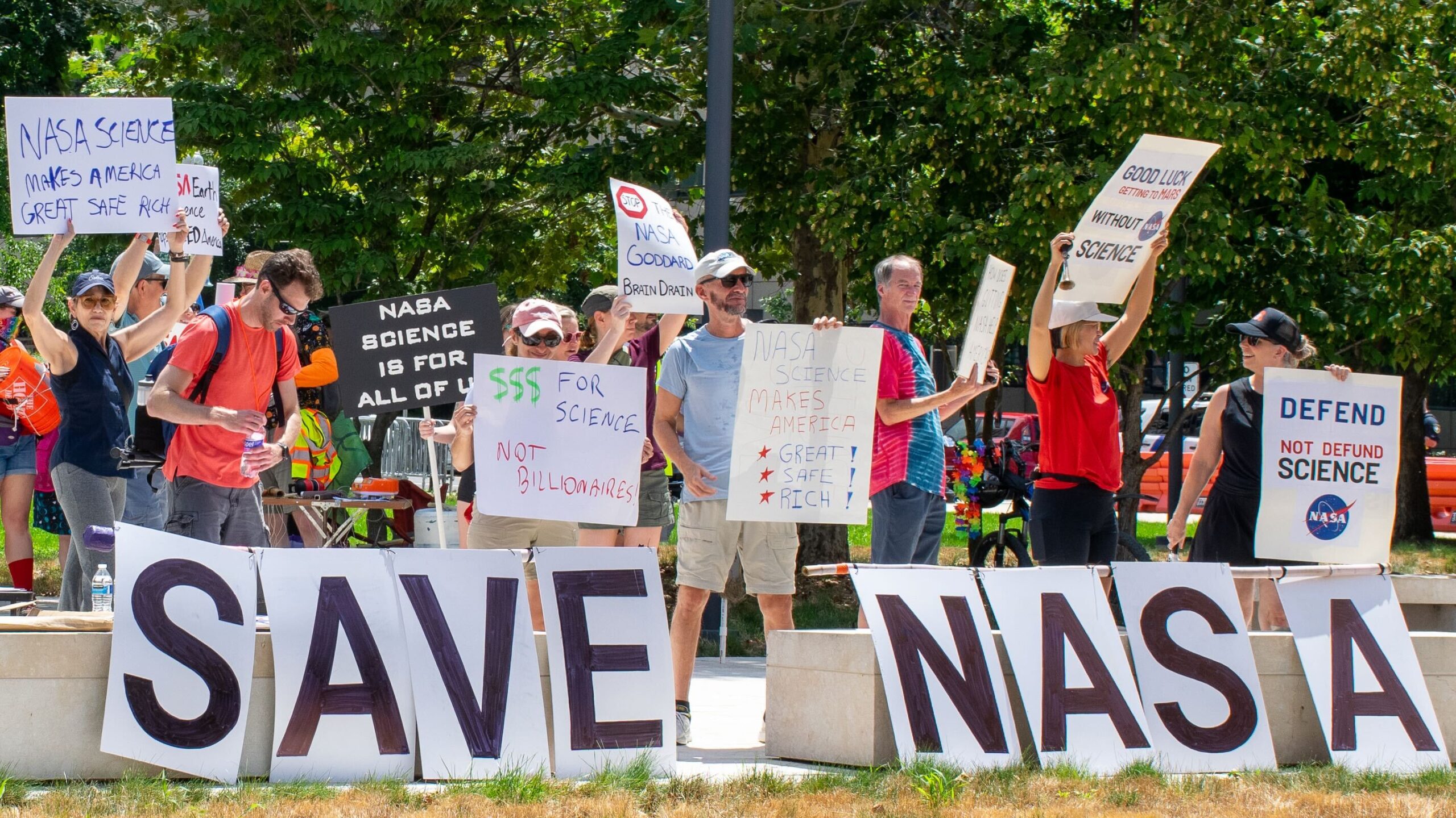 Os trabalhadores da NASA planejam o 3º protesto na sede da DC em 15 de setembro para denunciar os cortes de financiamento científica de Trump