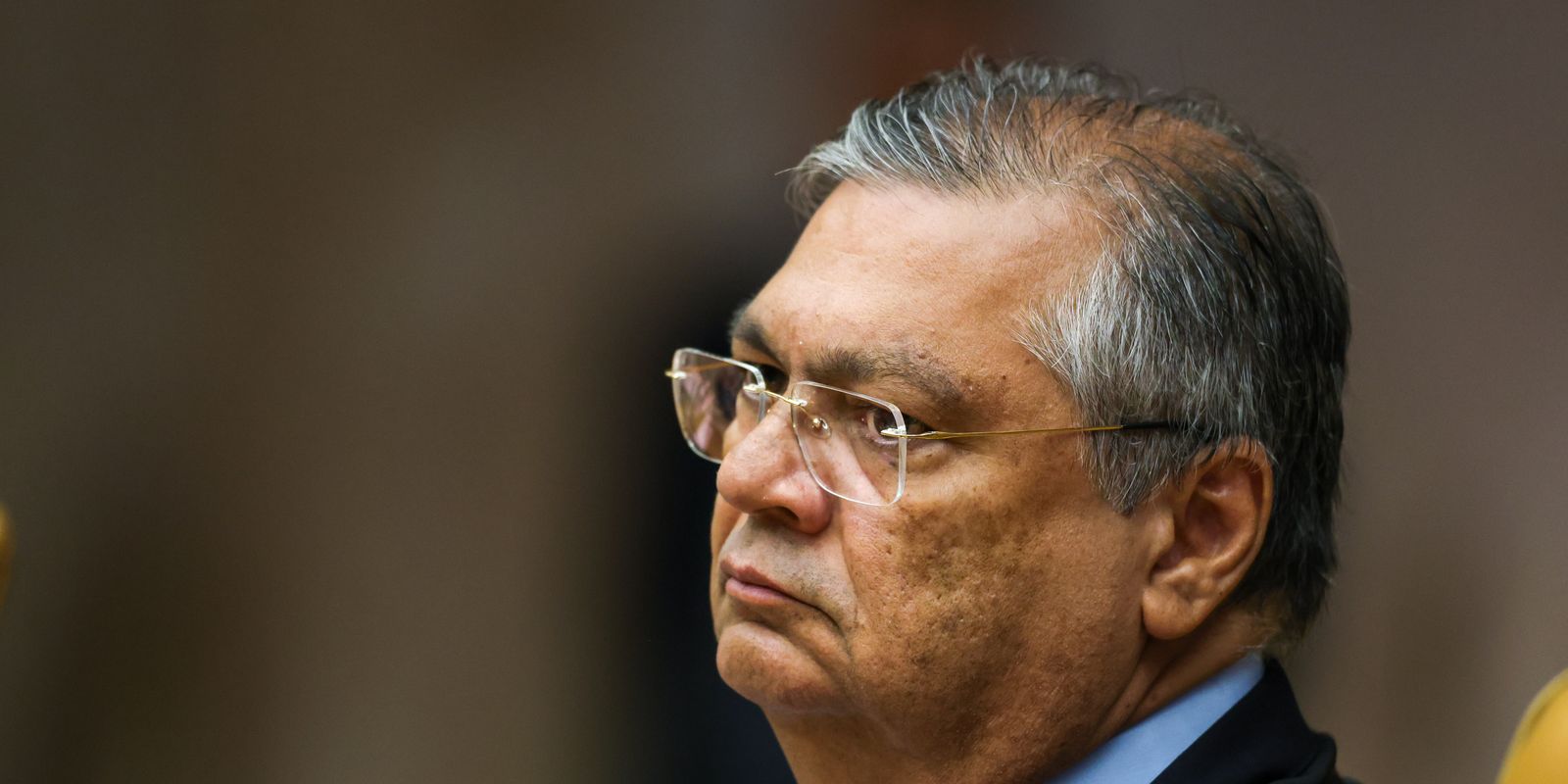 Dino vence ação contra hospital por morte de filho e doará dinheiro