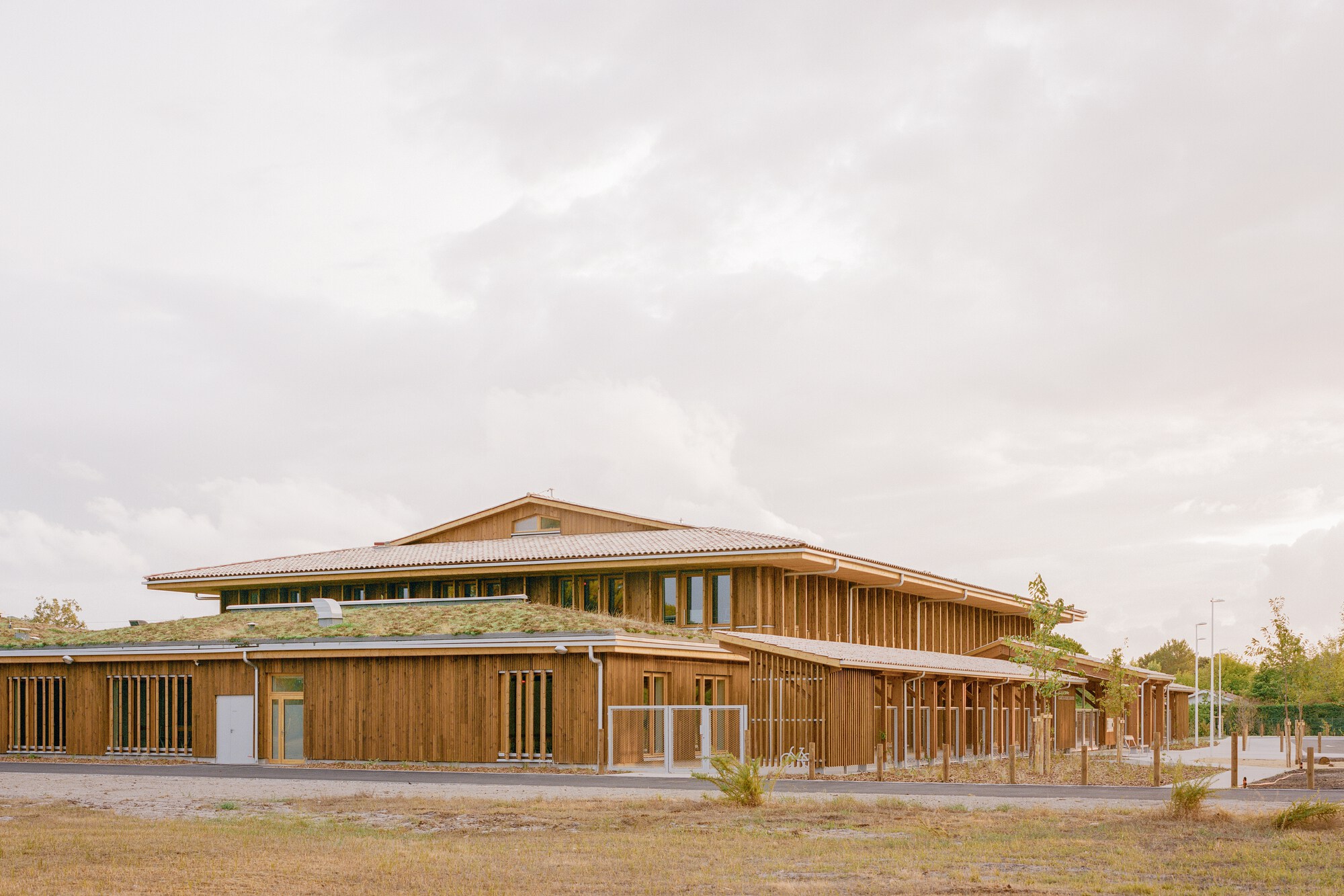 Elisabeth e Robert Badinter Elementary School / Ferron & Monnereau Architects + Atelier Besson Bolze