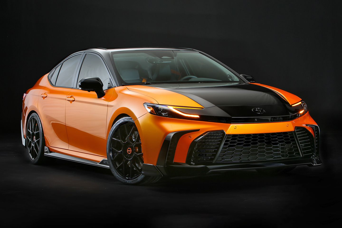 Ainda não morreu: Toyota visualiza novo sedã esportivo
