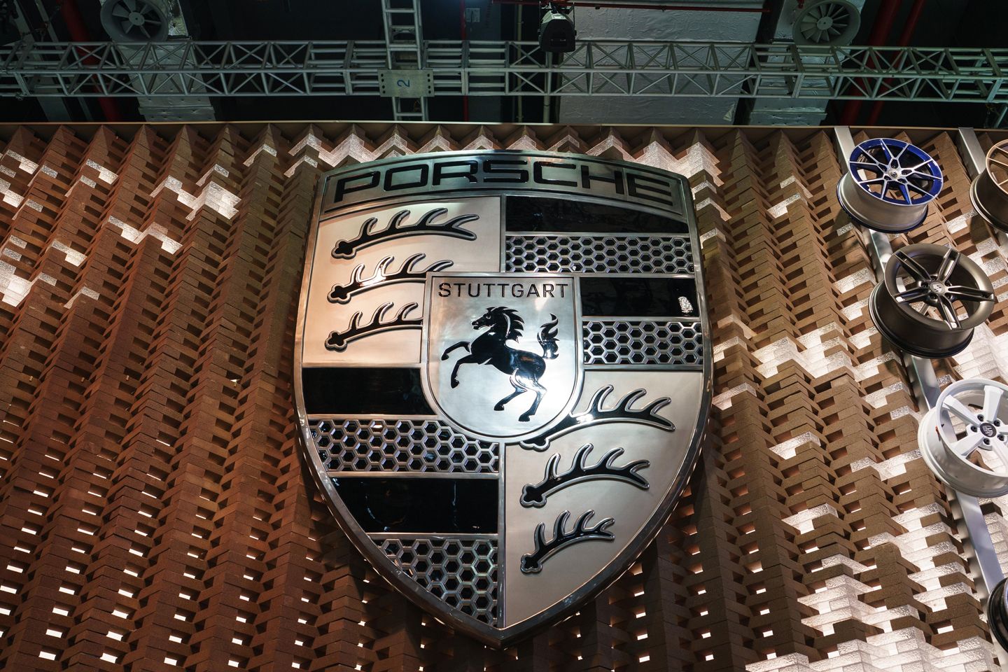 Porsche relata queda nos lucros antes do novo CEO