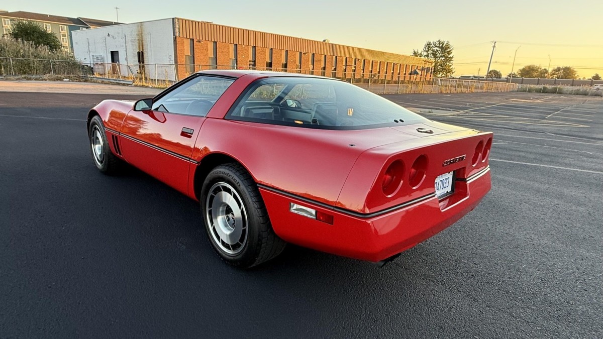 Corvette Z51 1985 à venda com 9.000 milhas: Corvette vintage pelo preço de um Civic usado