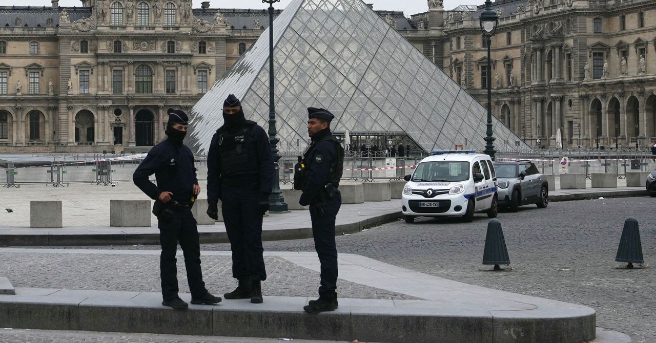 O que saber sobre o chocante roubo de joias do Louvre