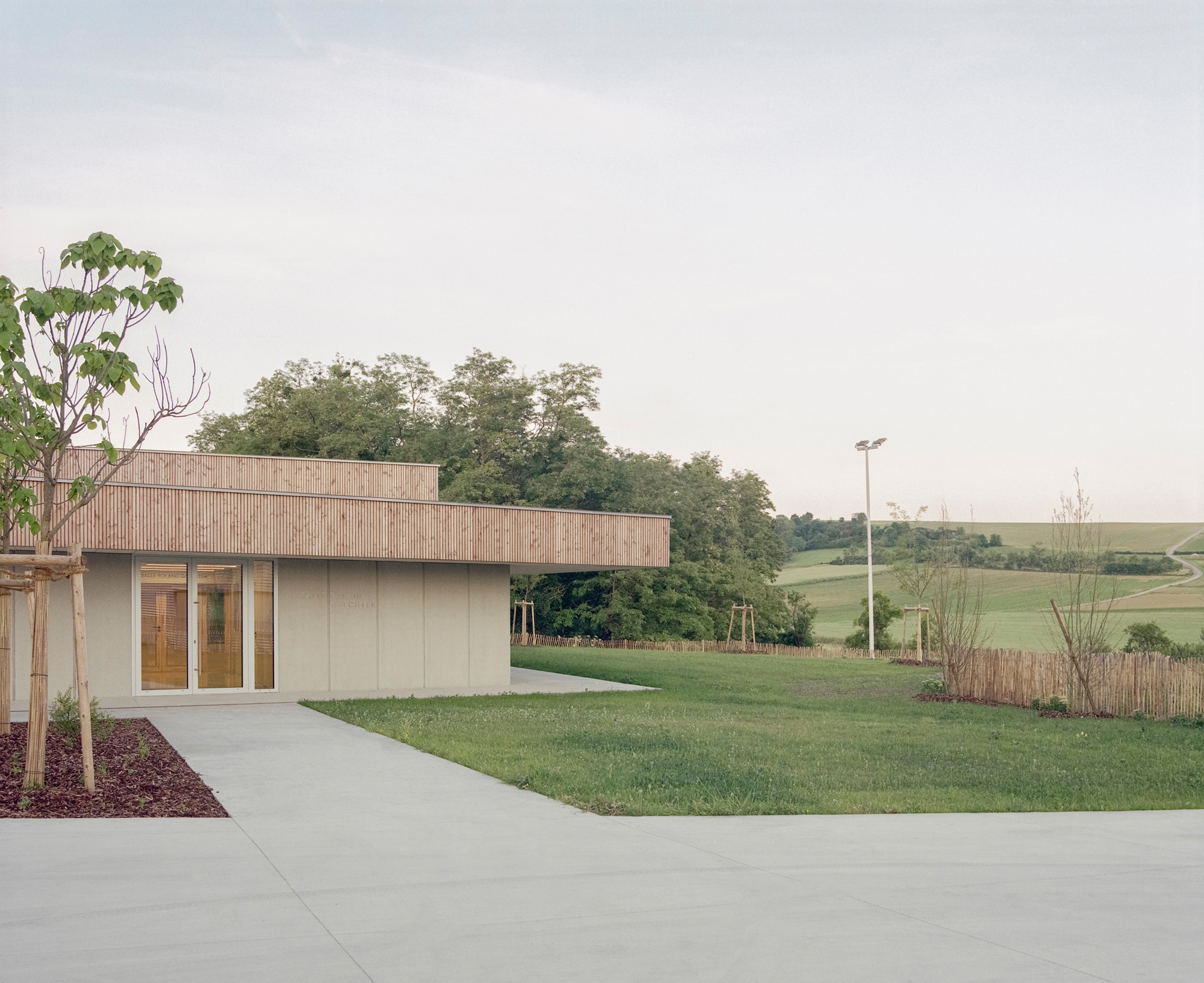 Salão Multiuso Willgottheim–Woellenheim / rhb arquitetos