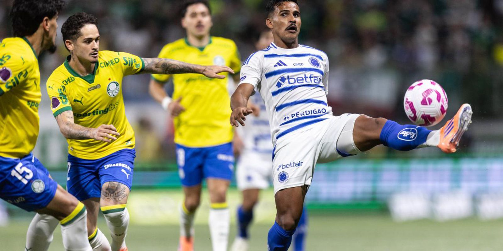 Líder Palmeiras empata e termina rodada um ponto à frente do Flamengo