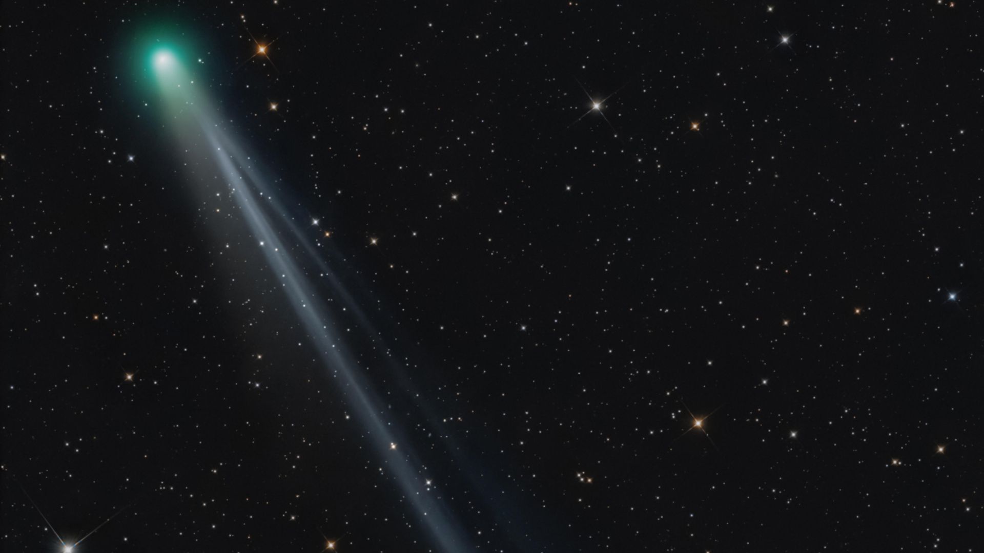 O vento solar arranca um pedaço da cauda do cometa Lemmon em novas imagens astrofotográficas incríveis