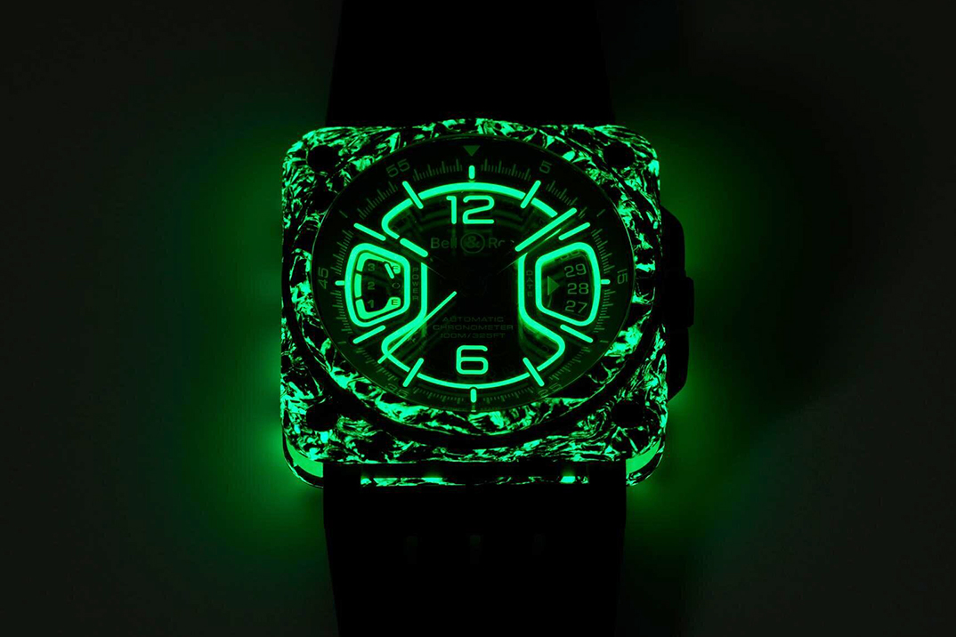O novo relógio de visão noturna BR-X3 da Bell & Ross literalmente brilha como um HUD de caça a jato