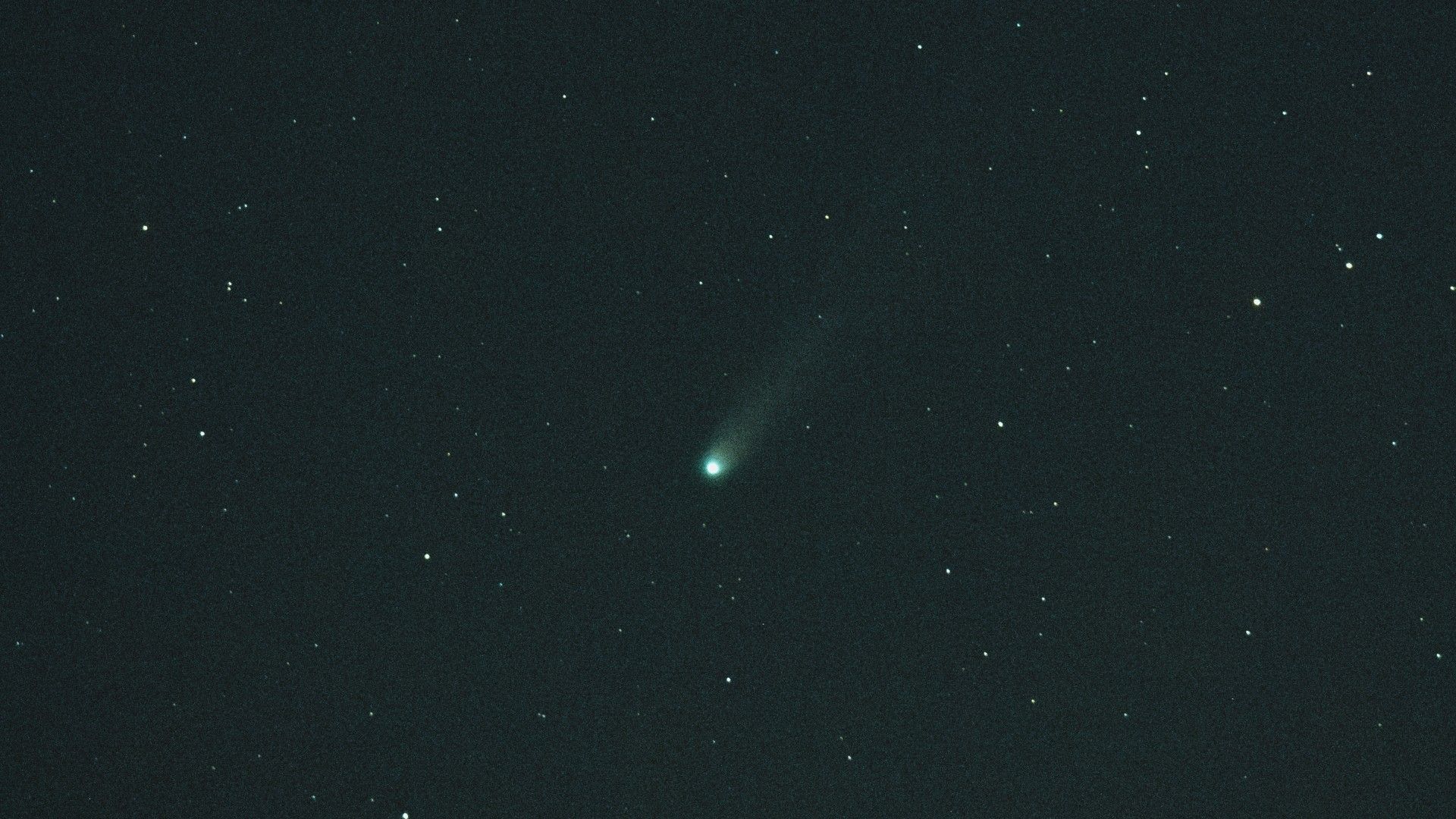 Veja o cometa Lemmon se cruzar com uma serpente cósmica em 26 de outubro