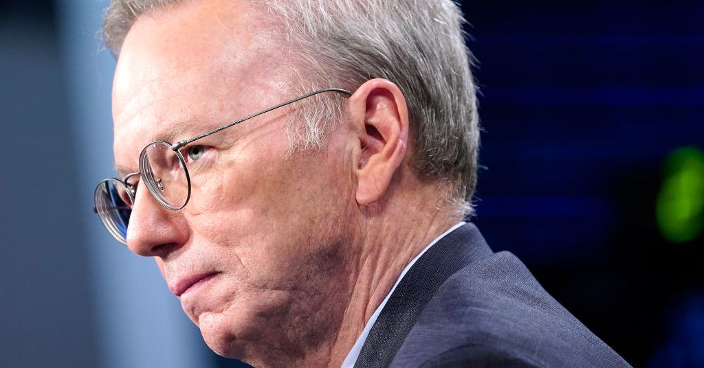 Ex -CEO do Google financiará drones de barcos para explorar águas antárticas ásperas