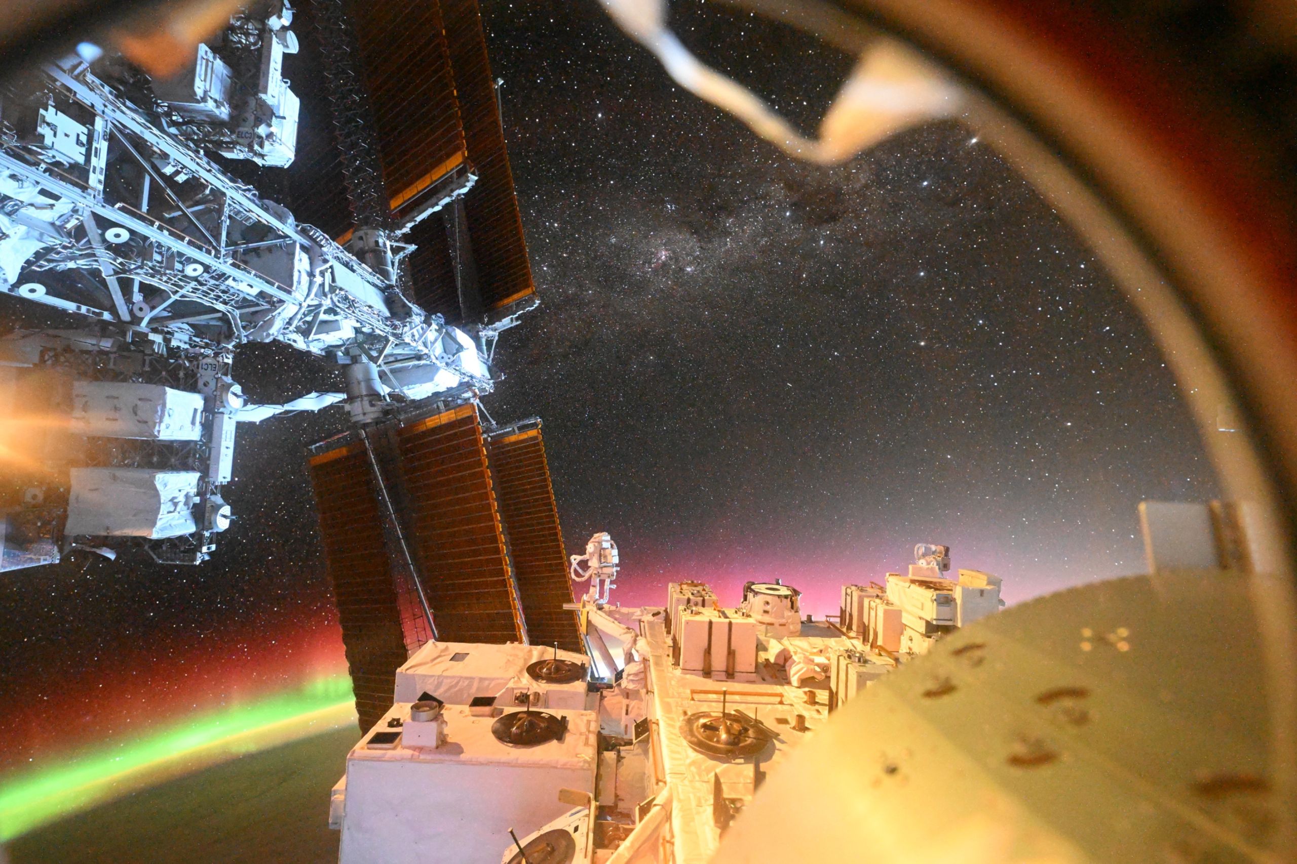Astronauta japonês tira foto impressionante da aurora em órbita | Na Estação Espacial Internacional, de 13 a 17 de outubro de 2025