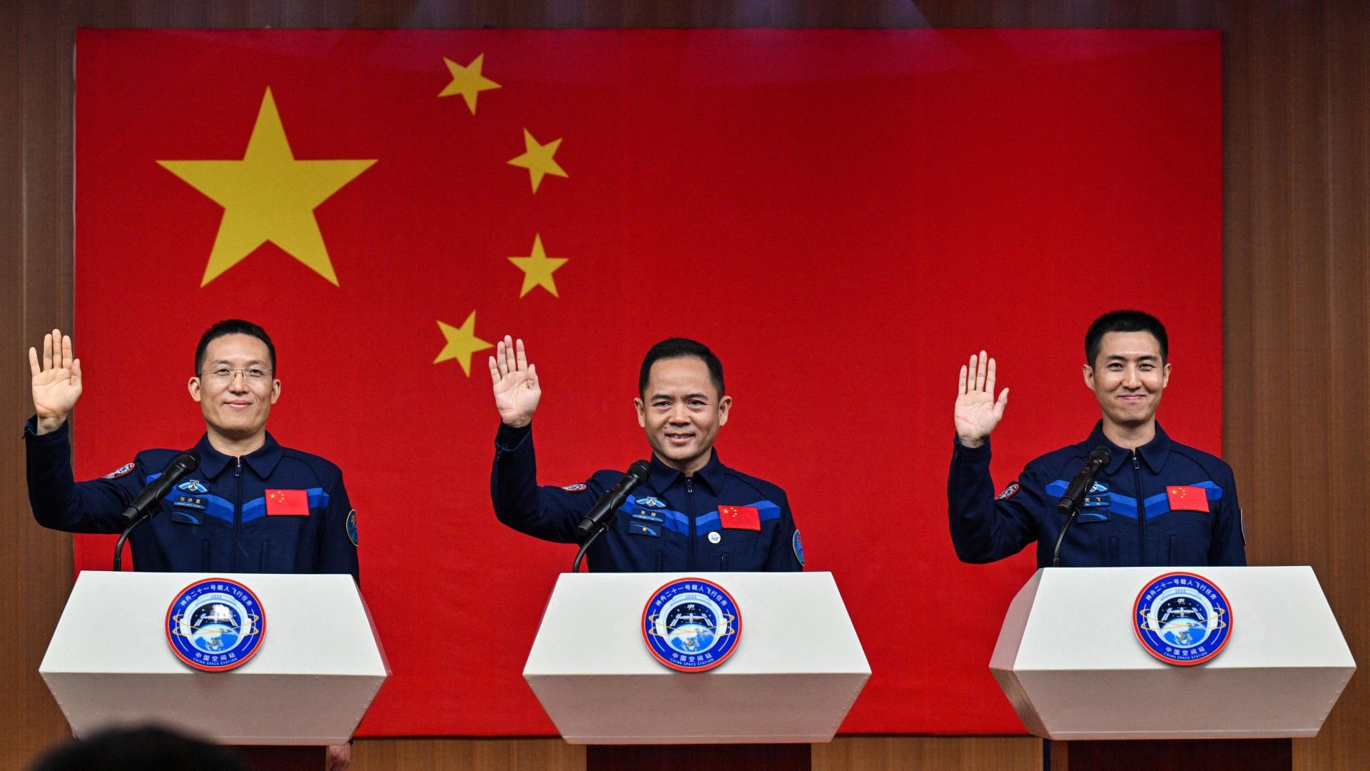China revela tripulação da missão Shenzhou 21 à Estação Espacial Tiangong, incluindo o astronauta mais jovem do país (vídeo)