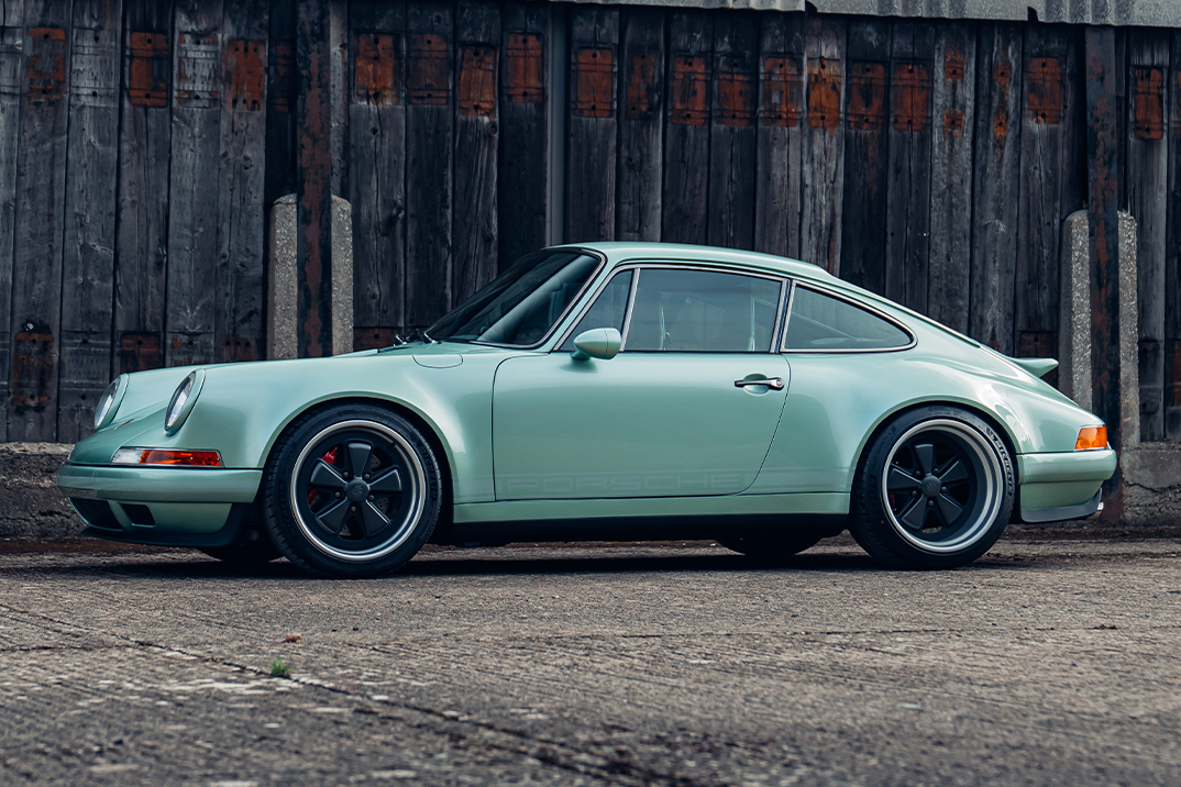 O Porsche 911 GBR006 refrigerado a ar verde gelo de Theon foi realmente construído para ser dirigido