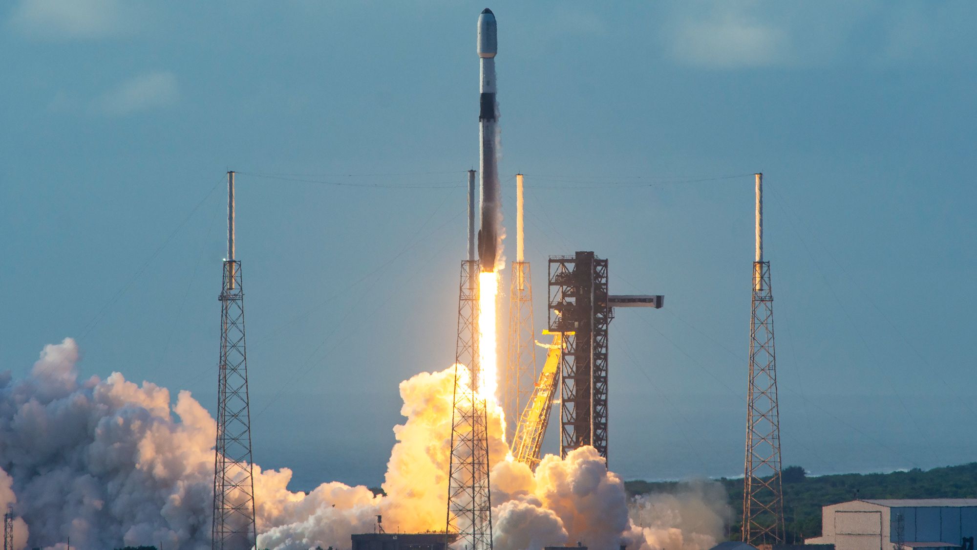 Veja a SpaceX lançar seu 10.000º satélite Starlink em órbita hoje no 31º voo recorde do foguete