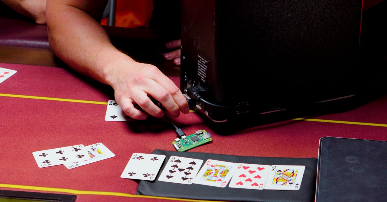 Como os embaralhadores de cartas hackeados supostamente permitiram um golpe de pôquer alimentado pela máfia que abalou a NBA