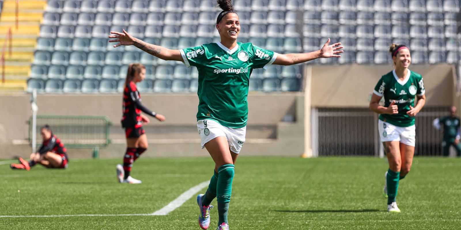 Transferência de Amanda Gutierres é a 5ª mais cara do futebol feminino