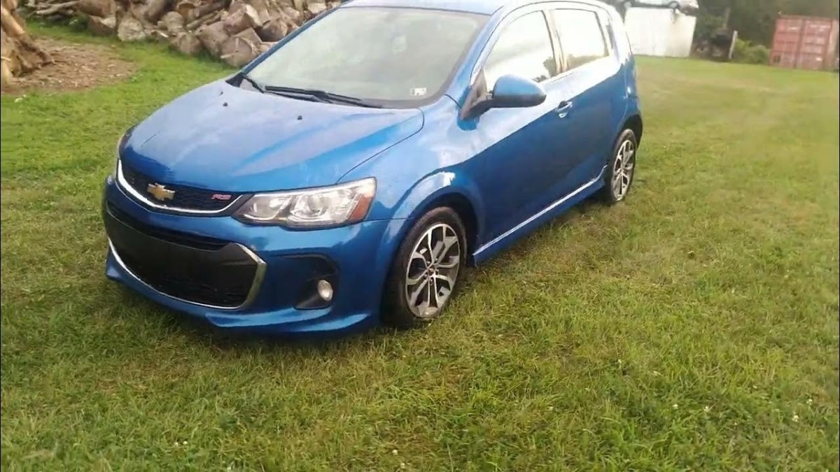 Este Chevy Sonic tem uma troca V8 que você precisa ouvir para acreditar