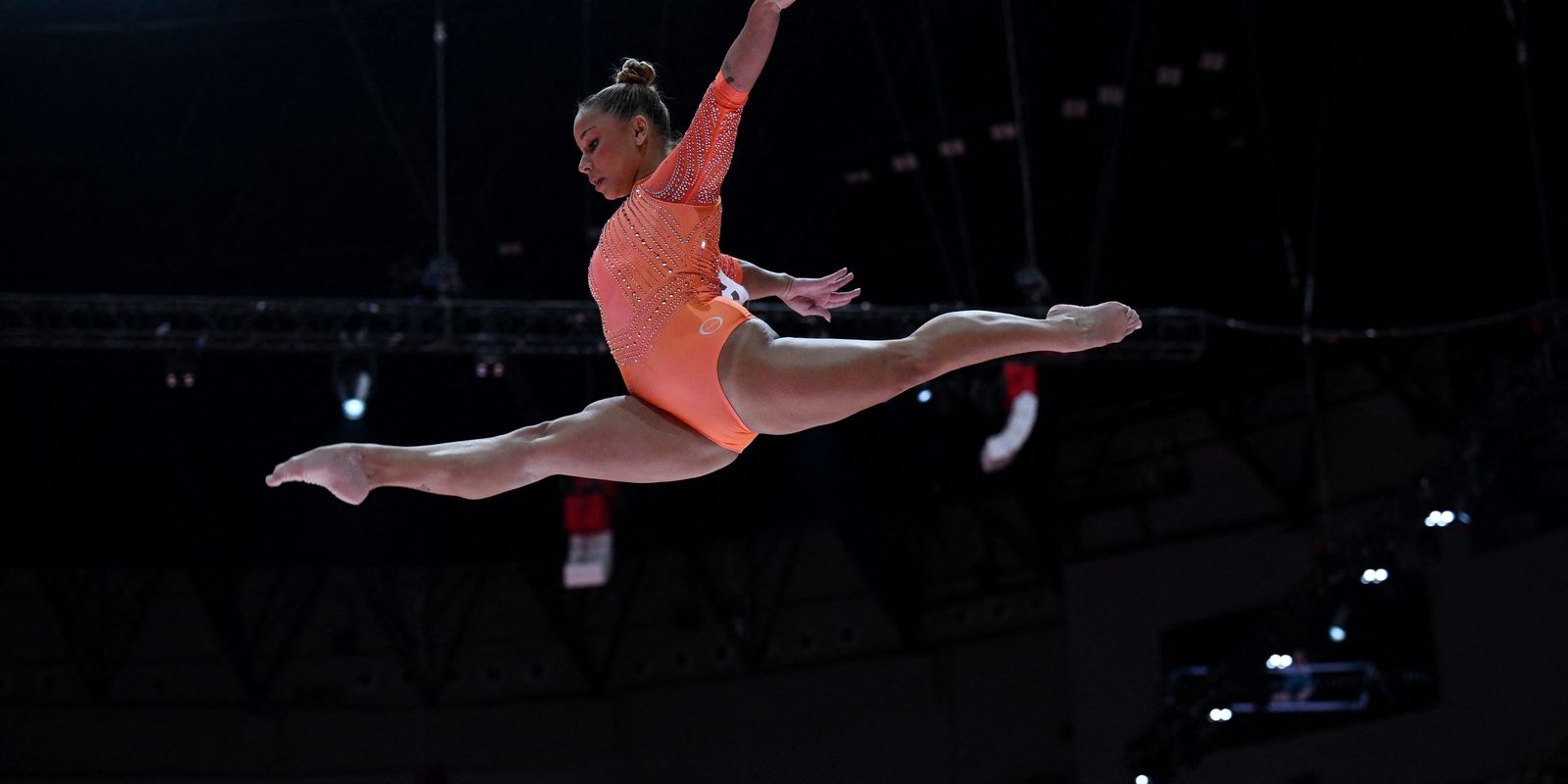 Flávia Saraiva vai à final da trave no Mundial de Ginástica Artística