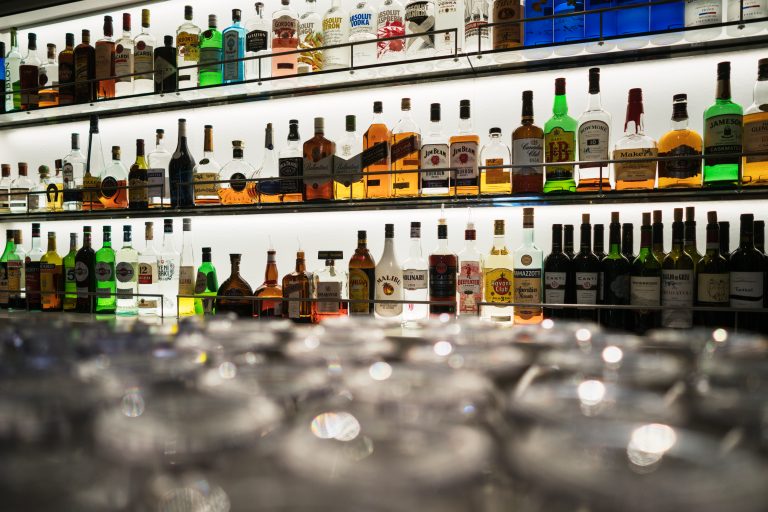 Comissão de Finanças debate impactos do mercado ilegal de bebidas